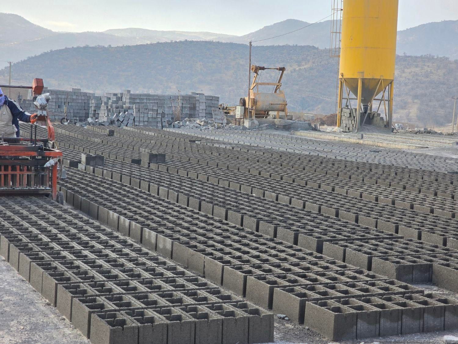 کارگر. انبار بلوک|استخدام معماری، عمران و ساختمانی|یاسوج, |دیوار