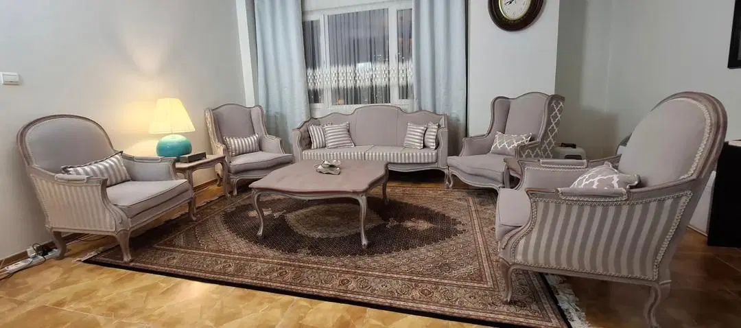 مبل نئو کلاسیک ۷ نفره همراه با میز ناهارخوری|مبلمان خانگی و میز عسلی|تهران, شهرک دانشگاه شریف|دیوار