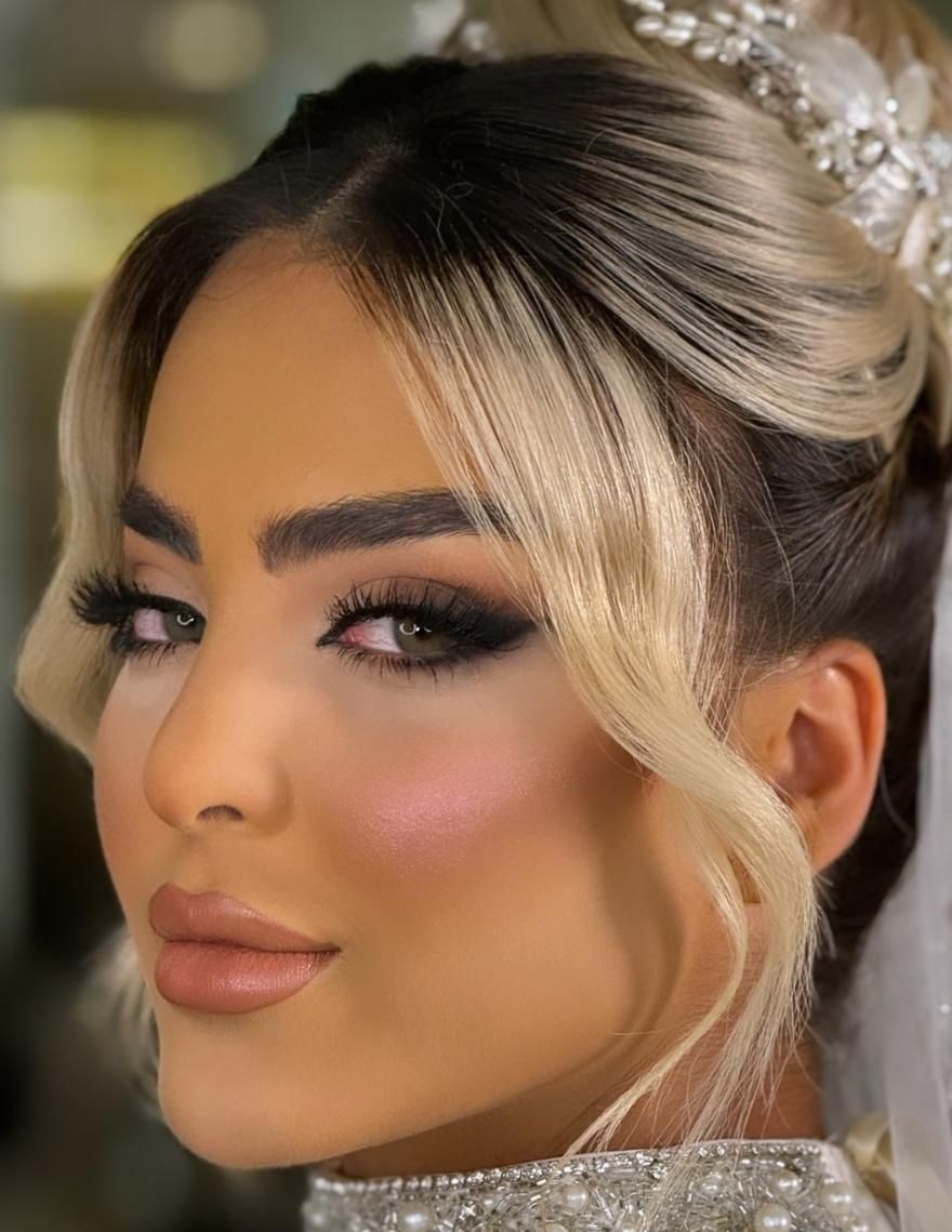 میکاپ و شینیون میکاپ عروس براشینگ کرلی حرفه ای|خدمات آرایشگری و زیبایی|تهران, تهرانپارس غربی|دیوار