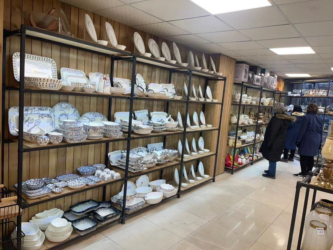 اجرای دکوراسیون/قفسه بندی طبقه رگال/دکور فلزی چوبی|فروشگاه و مغازه|شیراز, شیشه‌گری|دیوار