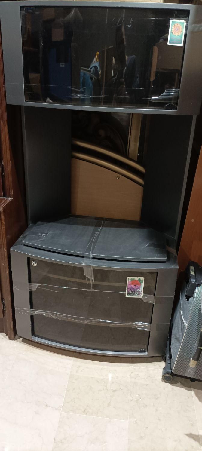 میز تلویزیون ویتریندار عمودی تمام چوب خاکستری|میز تلویزیون|تهران, مینیسیتی (شهرک نفت)|دیوار