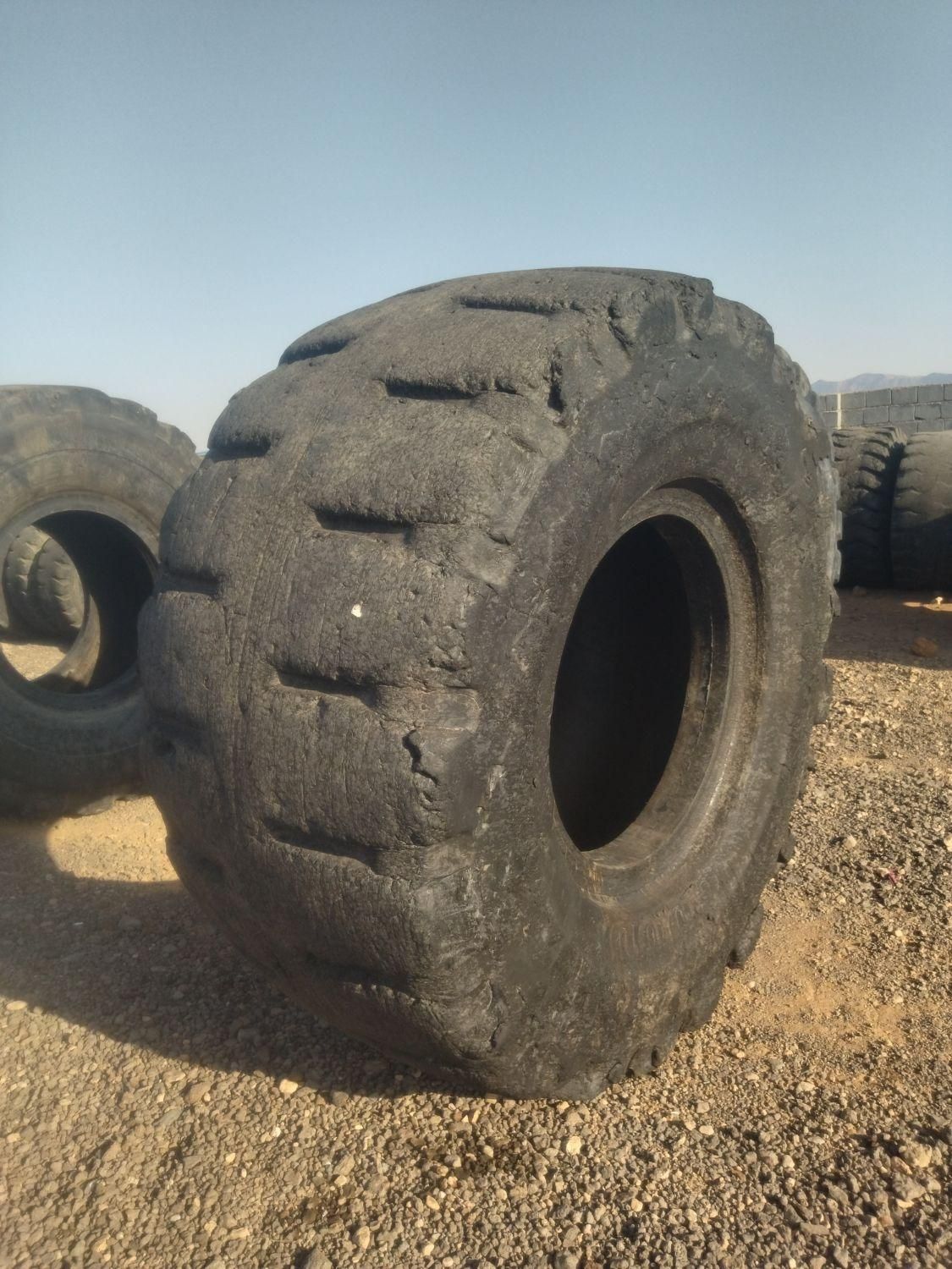 65/33 لاستیک لودر988|قطعات یدکی و لوازم جانبی|اصفهان, آبشار|دیوار