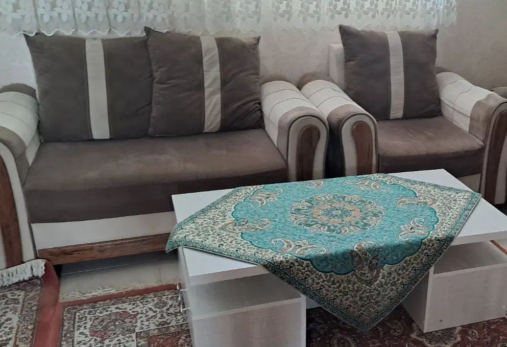 مبل راحتی یک دو نفره و دوتا تک نفره با میز وسط|مبلمان خانگی و میز عسلی|اسدآباد, |دیوار