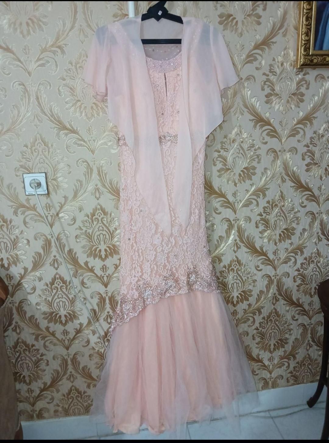 لباس مجلسی|لباس|شاهینشهر, حافظ شمالی|دیوار