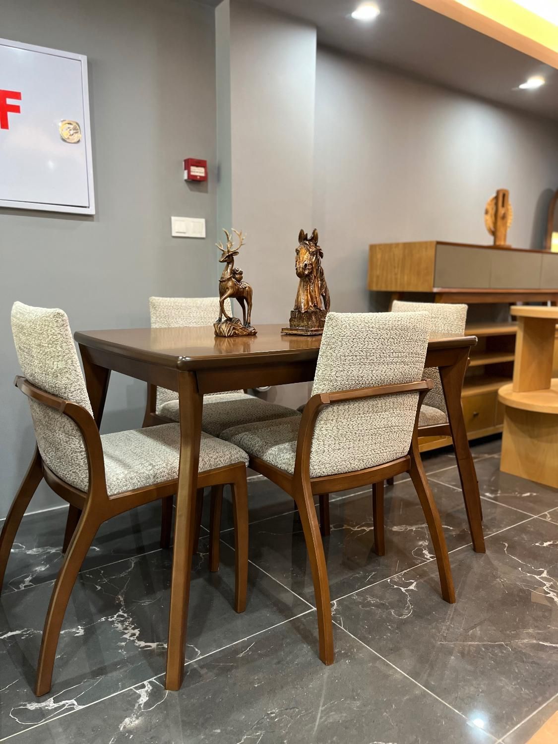 غذاخوری رویال|میز و صندلی غذاخوری|بجنورد, |دیوار