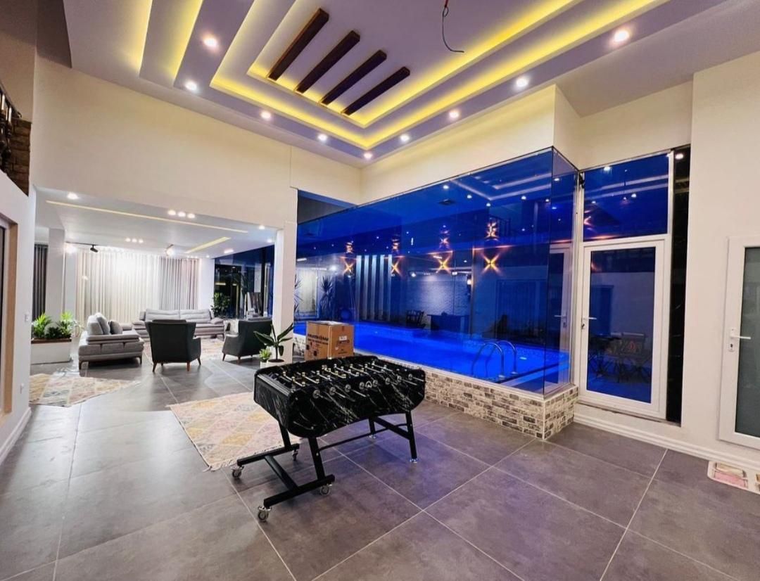 اجاره باغ ویلا بادواستخر سرپوشیده و روبازبرای امشب|اجارهٔ کوتاهمدت ویلا و باغ|تهران, چیتگر جنوبی|دیوار