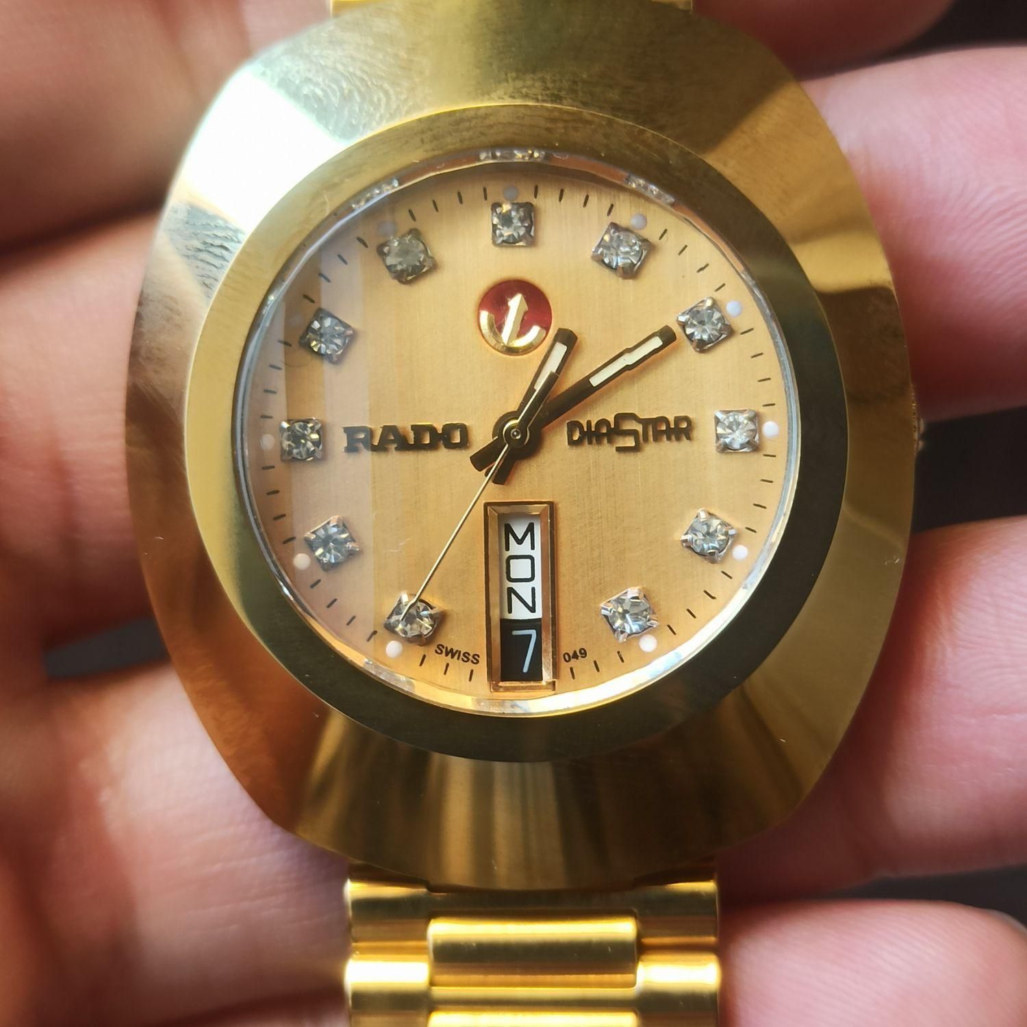 ساعت رادو|ساعت|ری, شهید غیوری (ابن باویه)|دیوار