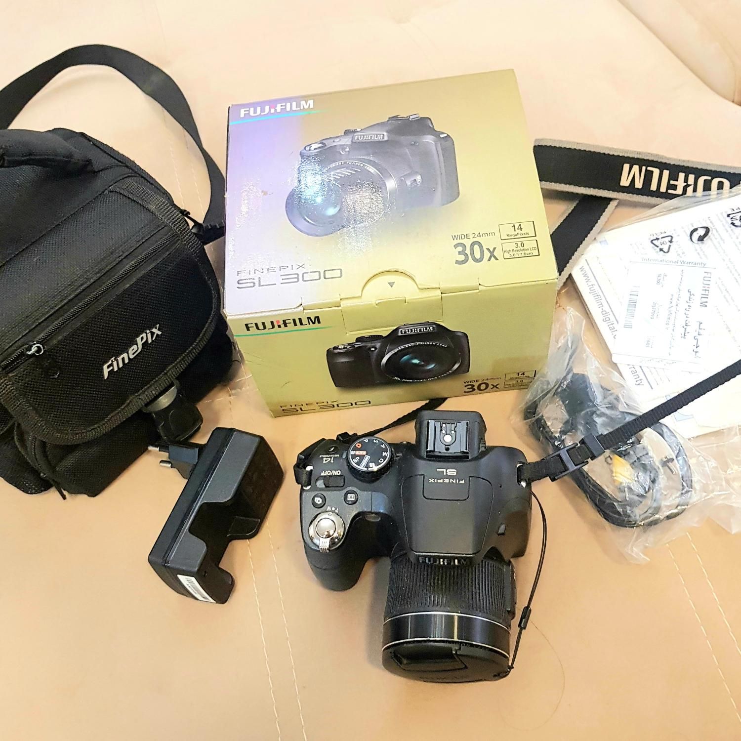 دوربین فوجی FUJI SL300|دوربین عکاسی و فیلم‌برداری|تهران, هروی|دیوار