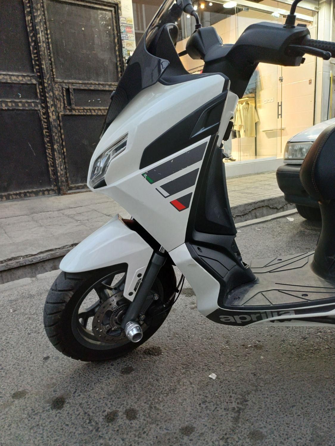 موتور آپریلیا sxr160 کلیک آیروکس adv|موتورسیکلت|اسلام‌شهر, شهرک قائمیه|دیوار