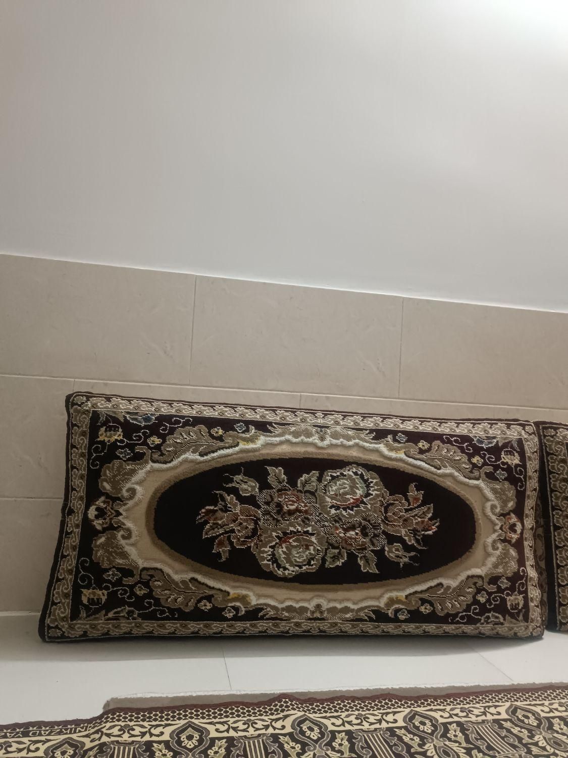 چهار عدد پشتی|پشتی|اراک, |دیوار