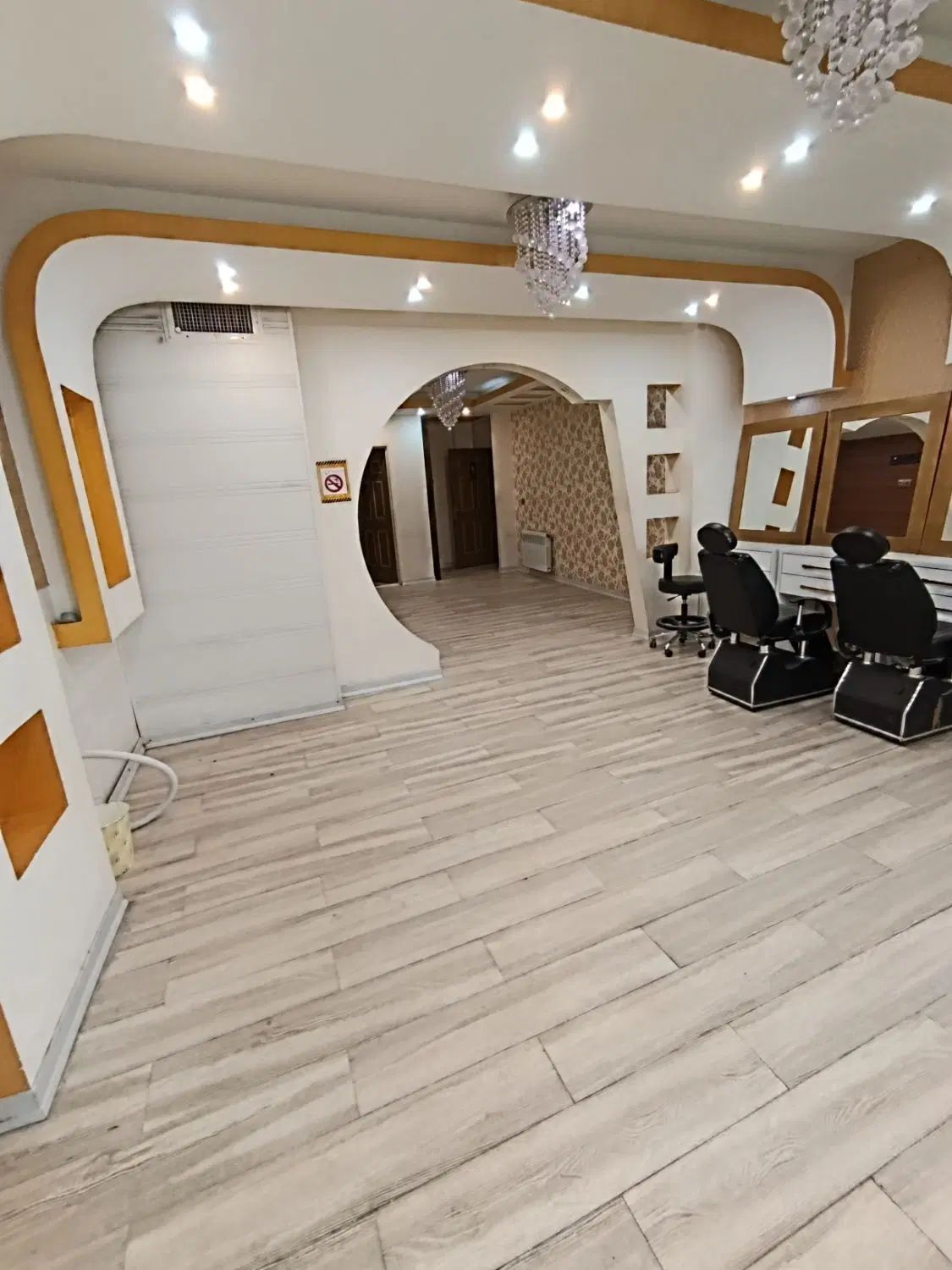 دفتر کار/بر خیابان شفا/موقعیت اداری مناسب/همه شغل|اجارهٔ دفتر کار، اتاق اداری، مطب|کرمان, |دیوار