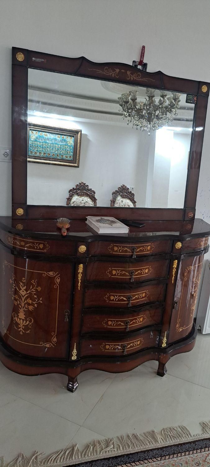 فروش یک عدد آینه و کنسول|بوفه، ویترین، کنسول|گلپایگان, |دیوار