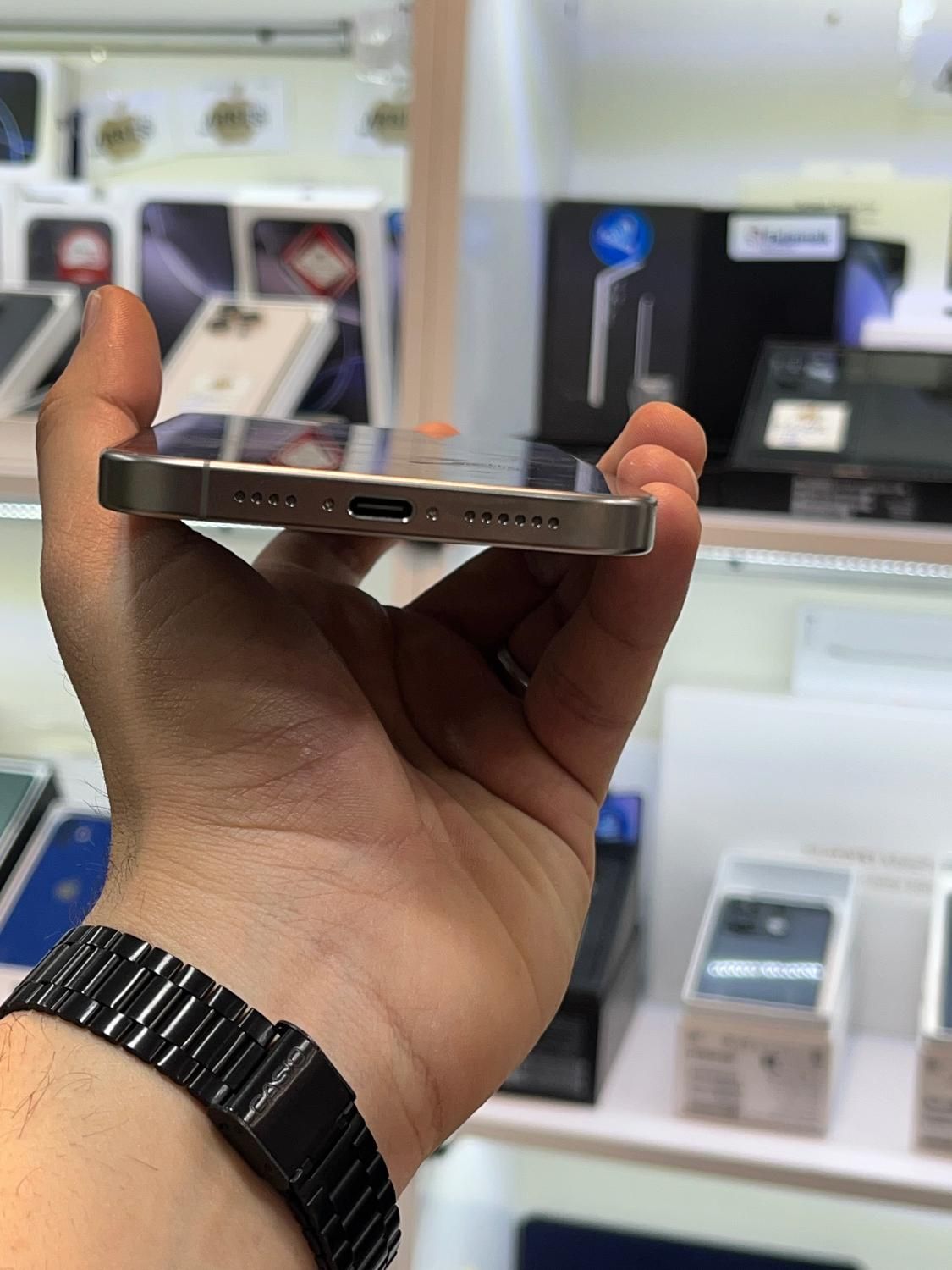 Iphone 16 pro max 256GB باتری ۱۰۰ فقط ۱۵ بار سارژ|موبایل|کرج, کوی امامیه|دیوار