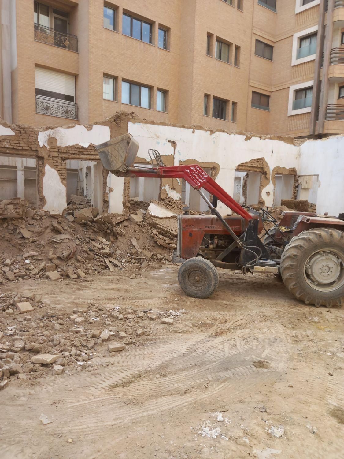 خدمات خاکبرداری حمل نخاله ومصالح بصورت ۲۴ساعته|خدمات حمل و نقل|اصفهان, شاهزید|دیوار