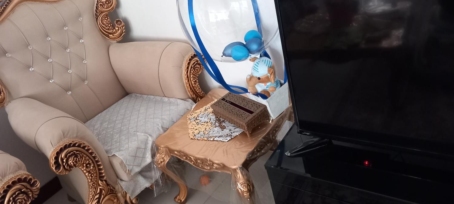 مبلمان۷نفره سالم و تمیز|مبلمان خانگی و میز عسلی|بروجرد, |دیوار