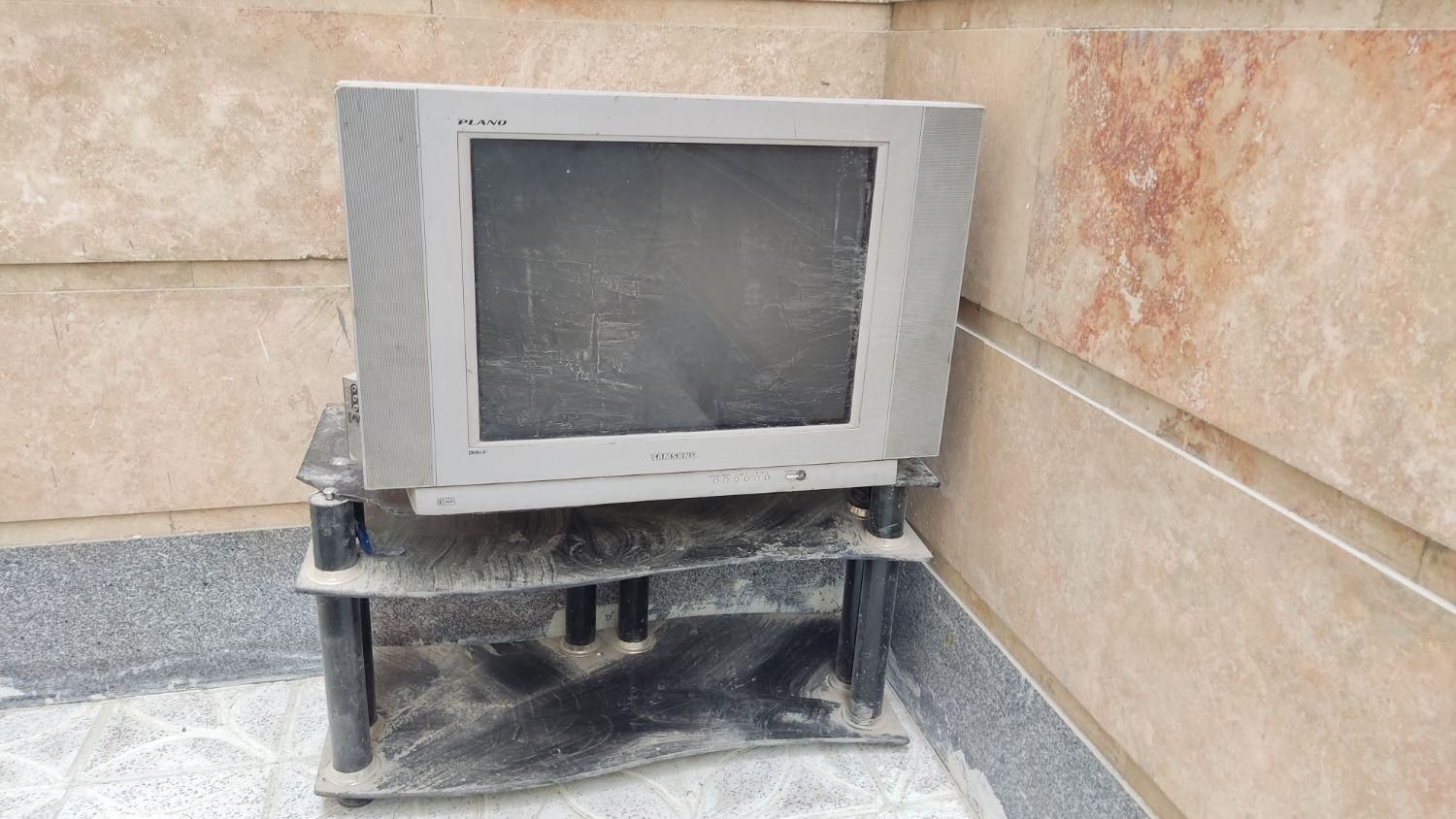 تلویزیون سامسونگ ۲۶ اینچ با زیر تلویزیونی|تلویزیون و پروژکتور|همدان, |دیوار