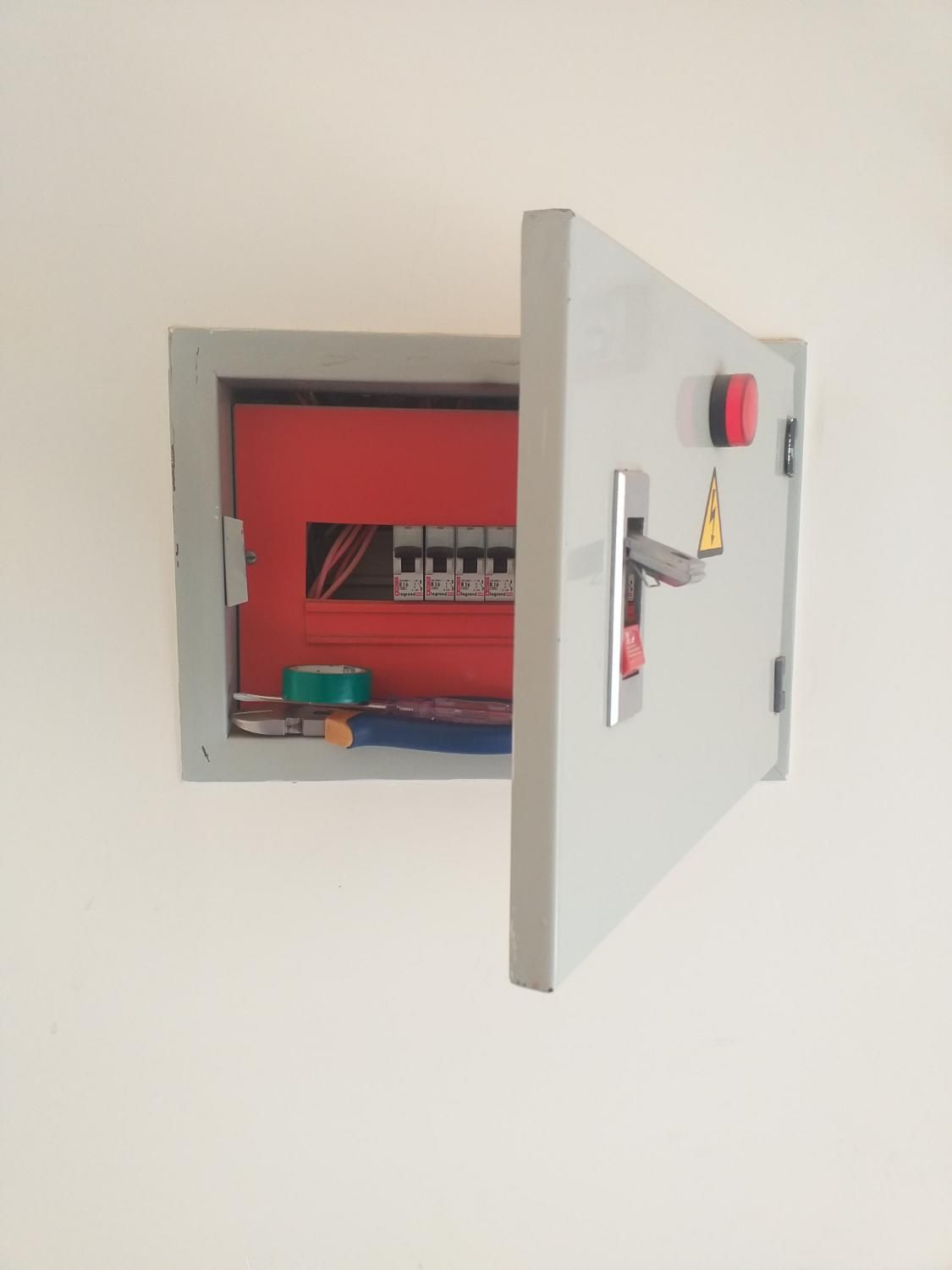 خرده کاری برق سریع/رفع اتصالی/نصب/برقکش/برقکار|خدمات پیشه و مهارت|یزد, |دیوار