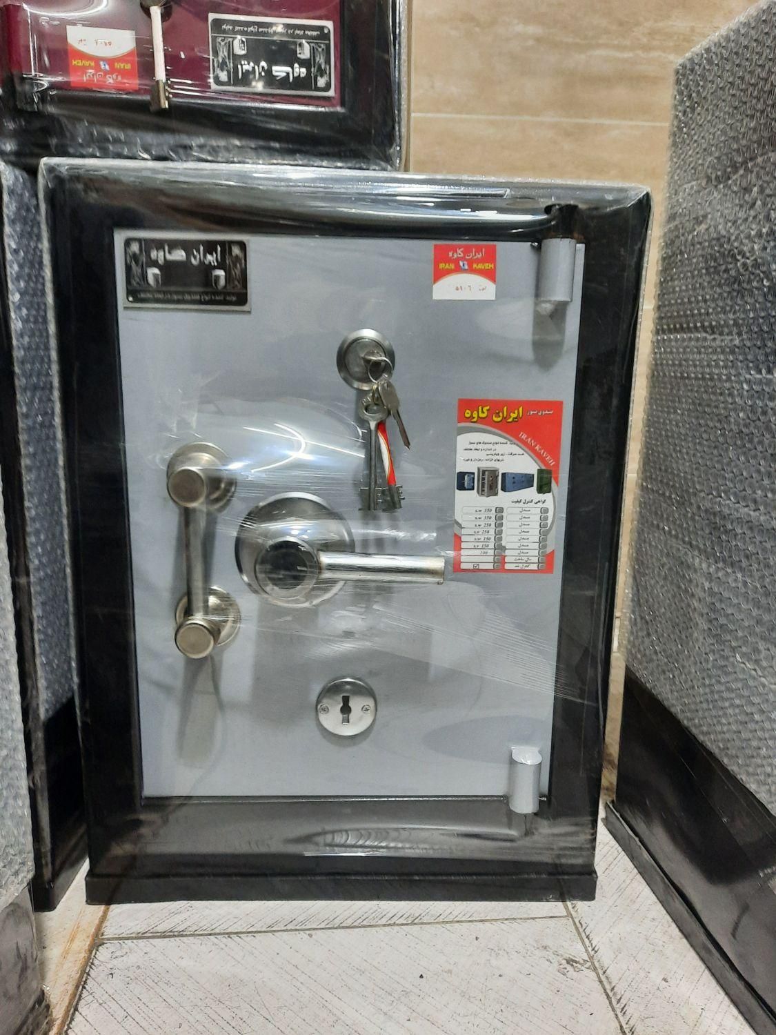 گاوصندوق زیرویترین ایستاده دو طبقه گاو صندوق کوچیک|ابزارآلات|تهران, شهرک طالقانی|دیوار