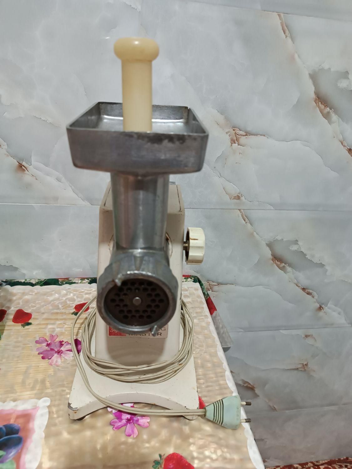 جام وتنگ دکوری چرخ گوشت تخم مرغ پز نو سماور برقی|ظروف سرو و پذیرایی|قم, باجک یک|دیوار