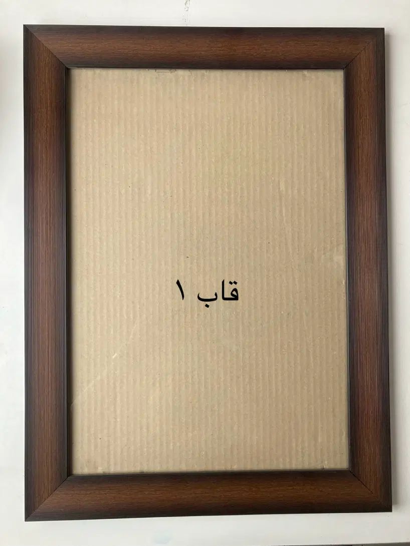 تعدادی قاب عکس بهمراه شیشه و کارتن|تابلو، نقاشی، عکس|مشهد, نوفل لوشاتو|دیوار