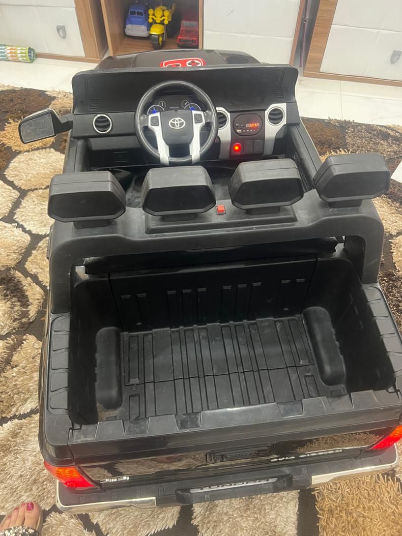 ماشین شارژی تویوتا|اسباب و اثاث بچه|تبریز, |دیوار