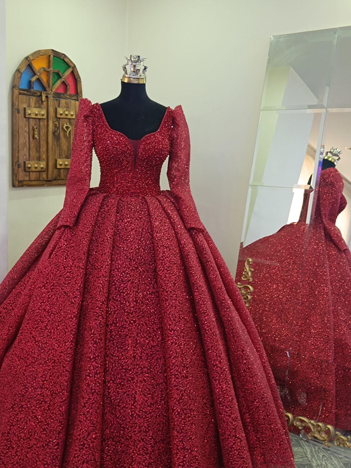 فروش لباس قرمز درباری|لباس|کرج, کوی زنبق|دیوار