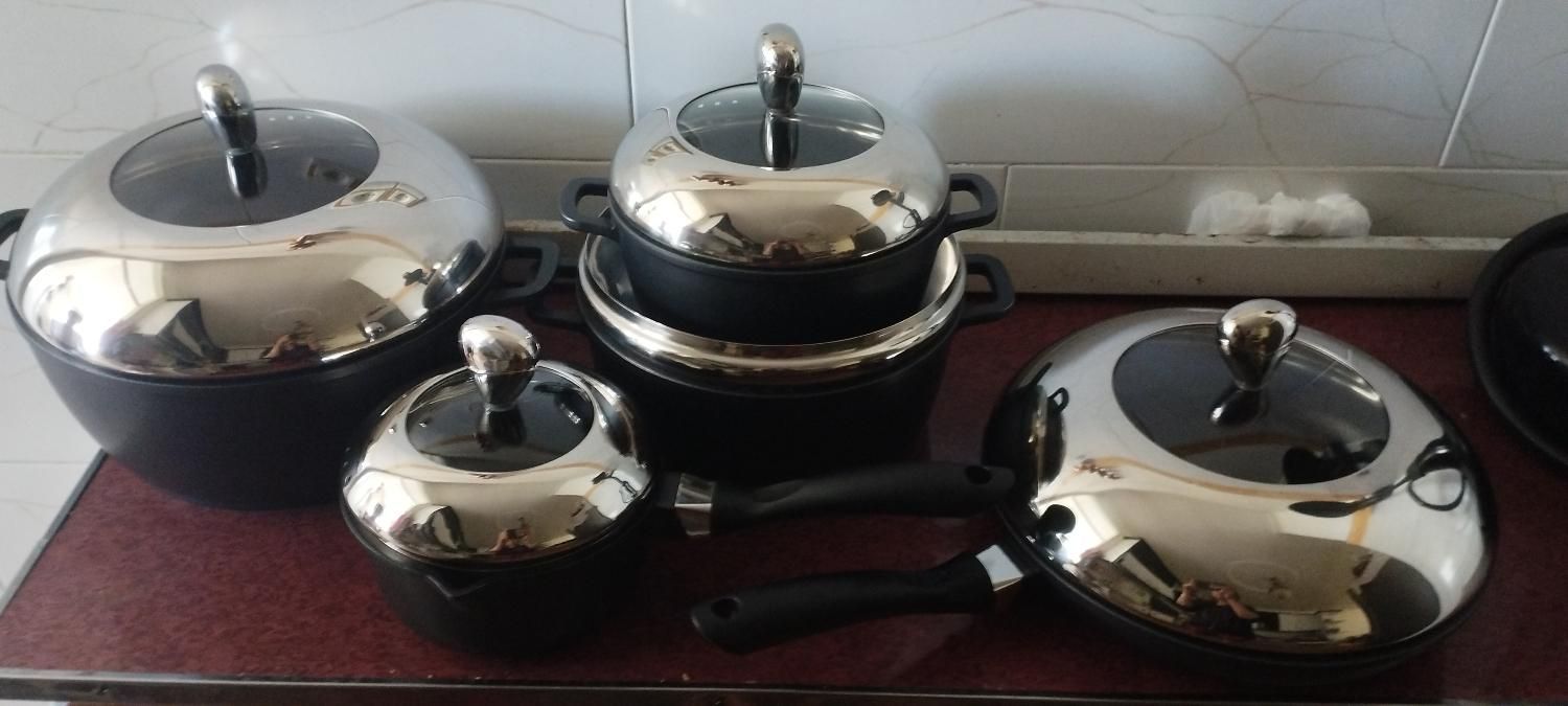 سرویس قابلمه چدن|ظروف پختوپز|میانه, |دیوار