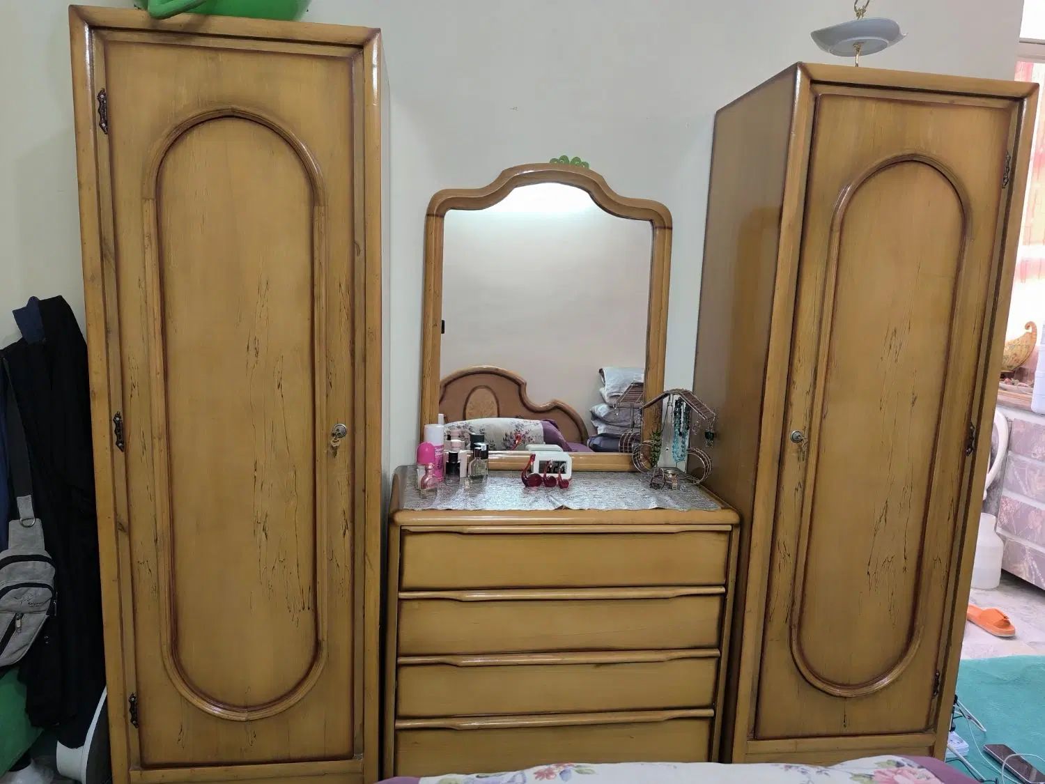 سرویس خواب و کمد و دراور|تخت و سرویس خواب|اصفهان, کارلادان|دیوار