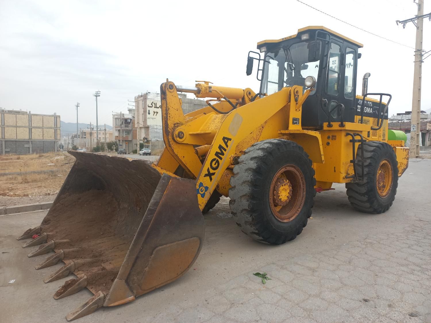 لودر بیل بکهو.خاکبرداری،خاکریزی،تسطیح،بارگیری|خدمات پیشه و مهارت|یاسوج, |دیوار