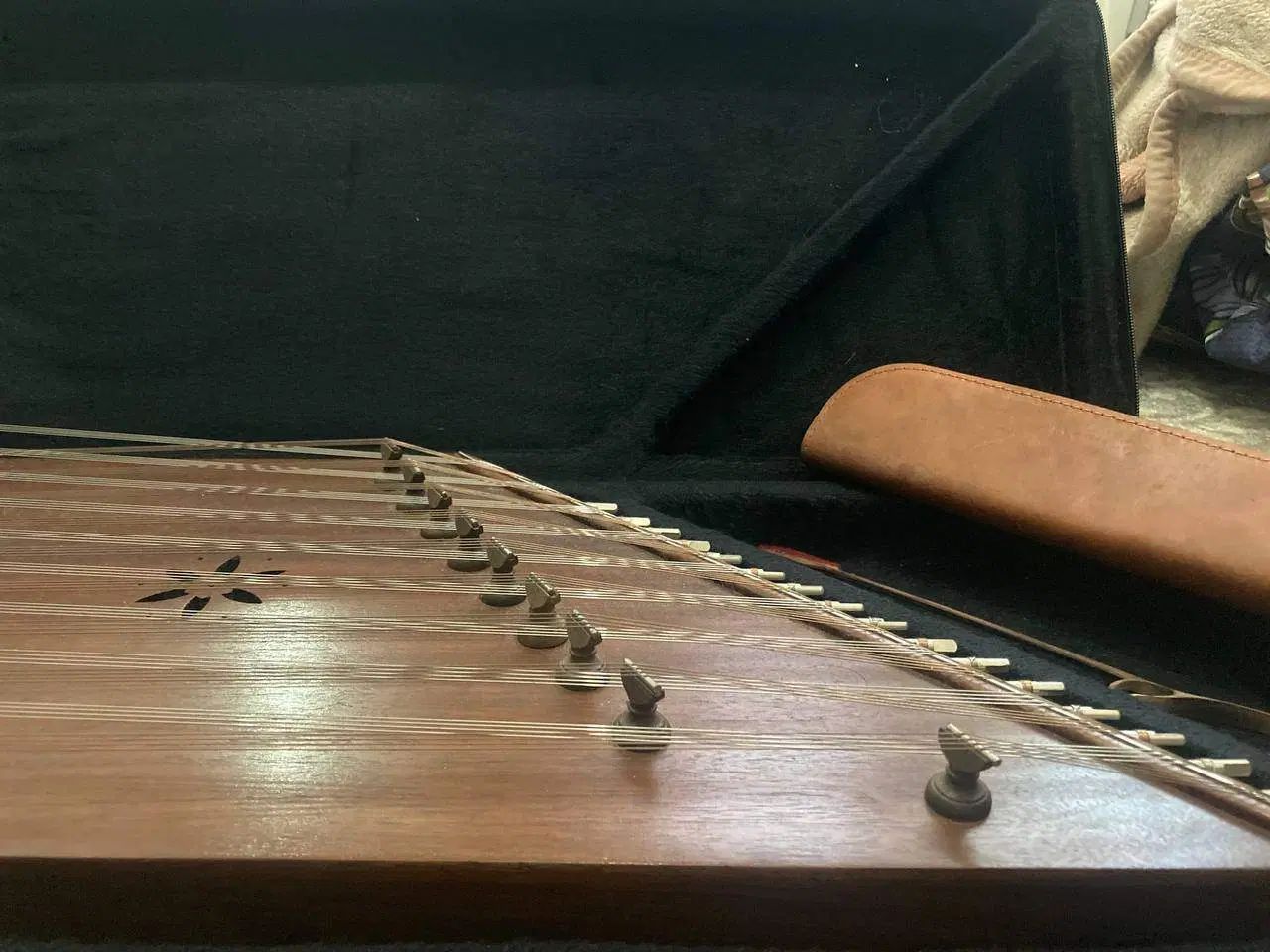 سنتور با مضراب حرفه ای،کیف مضراب چرم،کتاب آموزشی|سازهای سنتی|آستانه اشرفیه, |دیوار