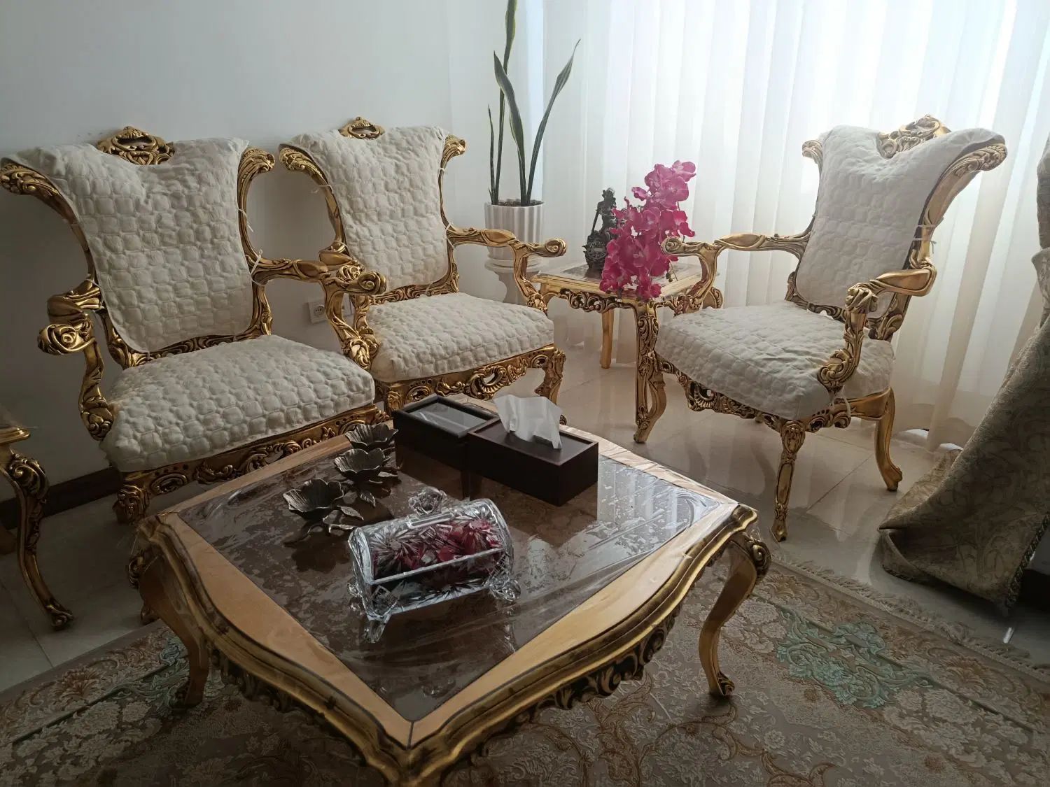 مبلمان یازده نفره همراه با چهار عدد میز|مبلمان خانگی و میز عسلی|مشهد, ادیب نیشابوری (شهرک غرب)|دیوار