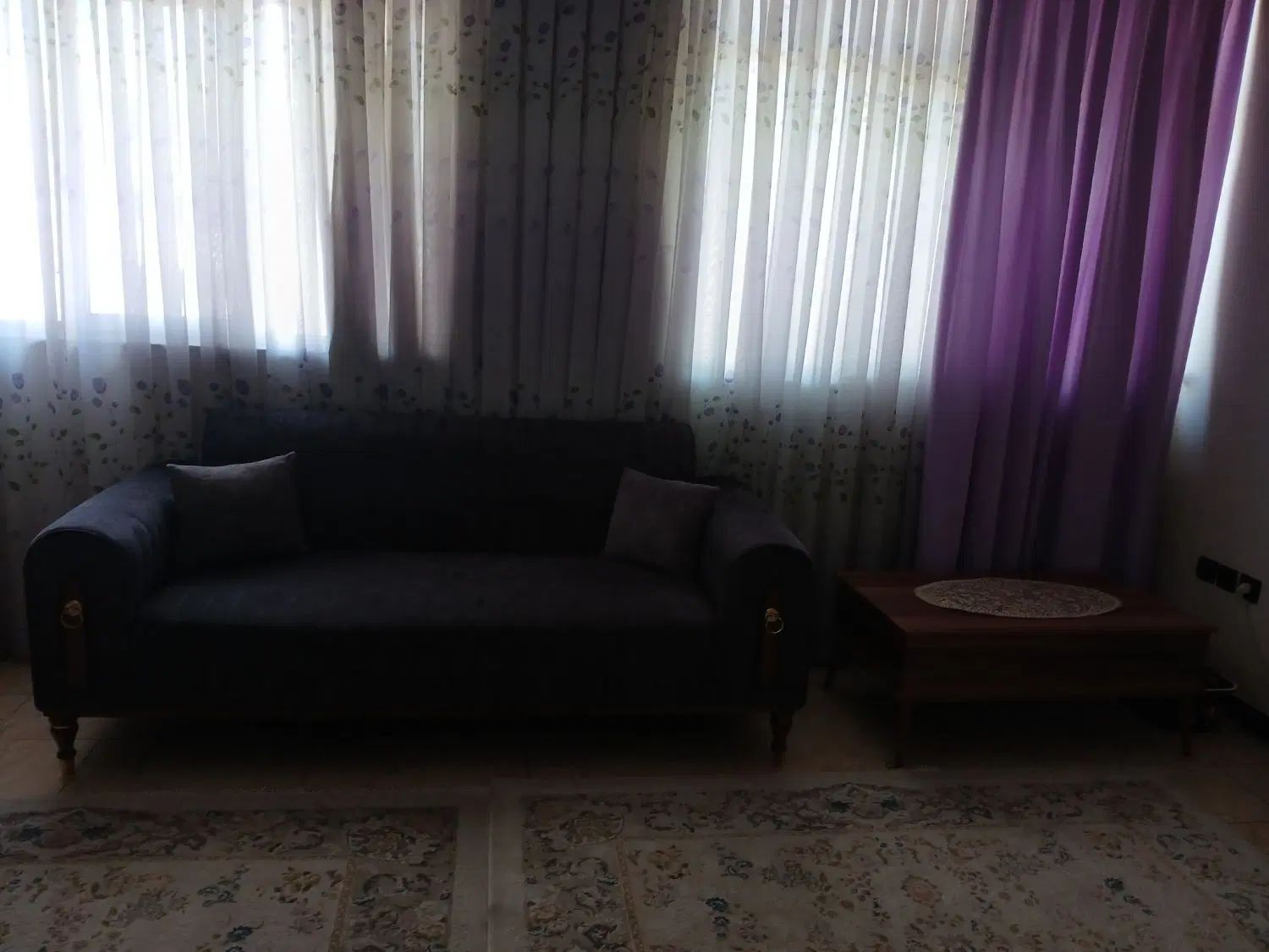 مبل۷نفره همراه میز وسط کشو دار و ۳ عدد میز عسلی|مبلمان خانگی و میز عسلی|فردیس, منظریه|دیوار