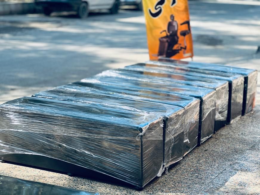 صندلی انتظار مشتری|آرایشگاه و سالن‌های زیبایی|اهواز, کمپلو جنوبی|دیوار
