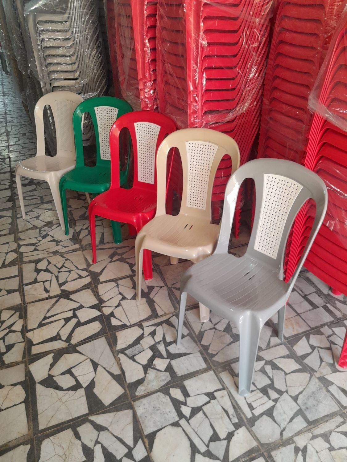 صندلی پلاستیکی دورنگ|صندلی و نیمکت|اصفهان, بهارانچی|دیوار