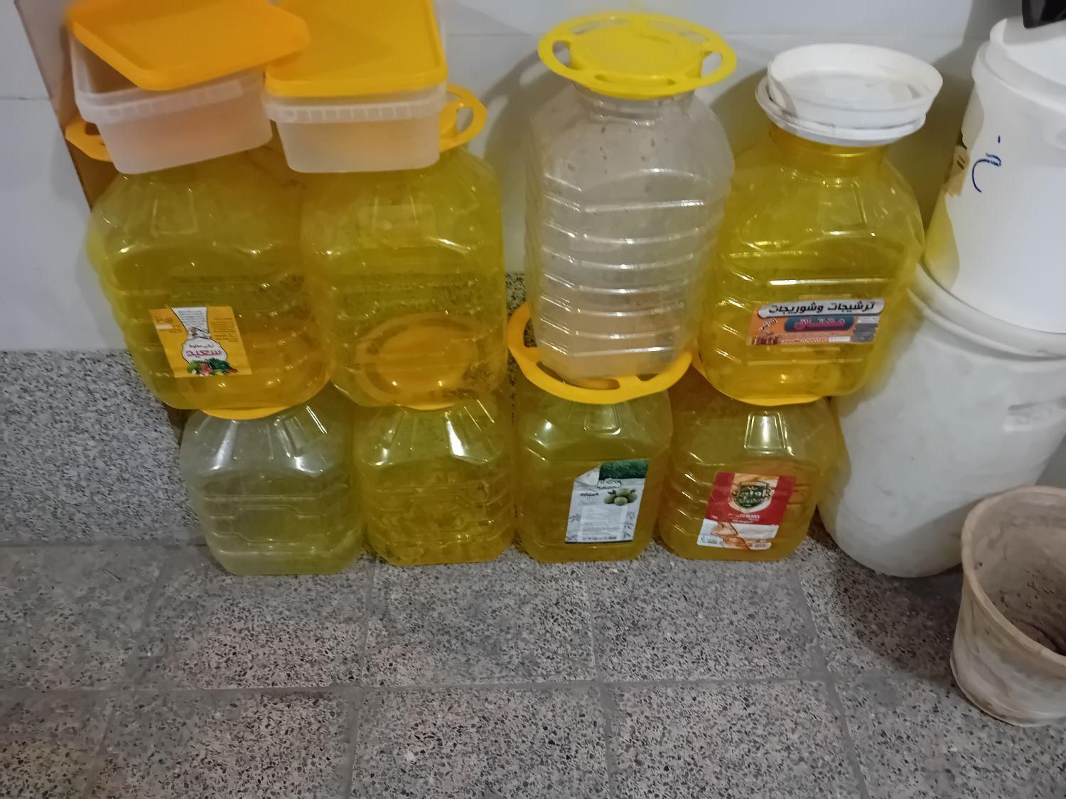 سطل برای ترشی و سایرخدمات|ظروف نگهدارنده، پلاستیکی، یک‌بارمصرف|اصفهان, لاله|دیوار