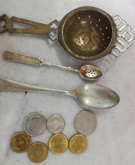 چندعددسکه  قدیمی یه چایی صاف کن ودوتاقاشق|صنایع دستی و سایر لوازم تزئینی|مشهد, هفده شهریور|دیوار