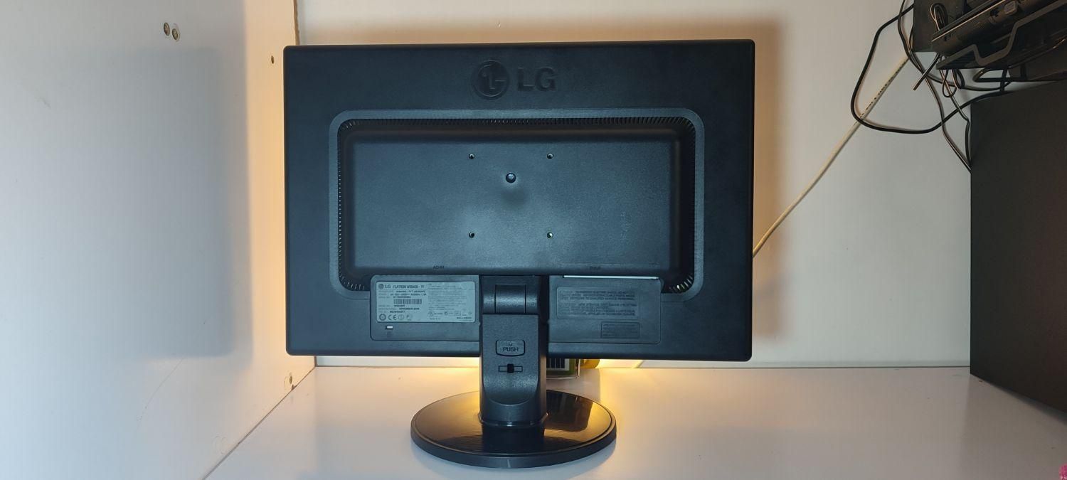 مانیتور ال جی ال سی دی LG LCD|قطعات و لوازم جانبی رایانه|قائم‌شهر, |دیوار