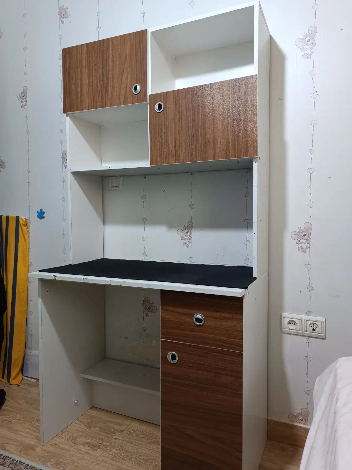 میز تحریر دارای کتابخانه بهترین جنس چوب|میز تحریر و کامپیوتر|کرج, دهقان ویلا|دیوار