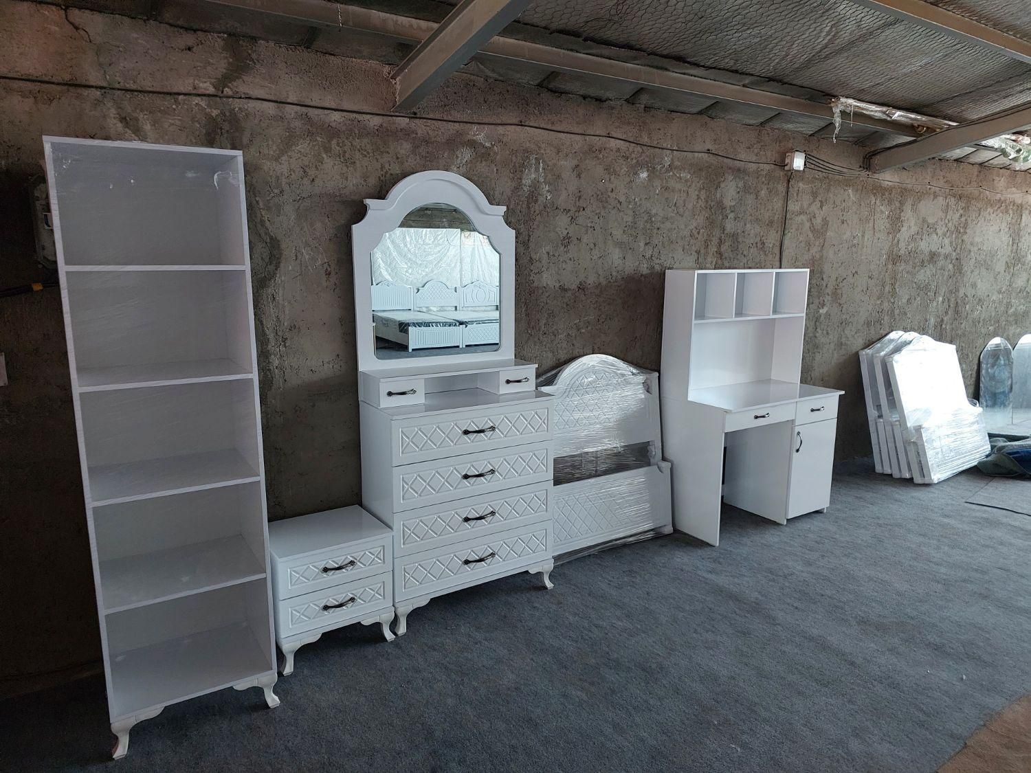 آینه قدی و ایستاده دو کشو ریلی|آینه|تبریز, |دیوار