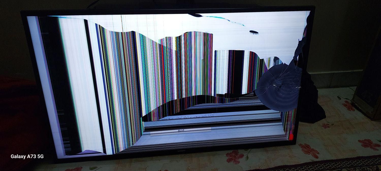 ال ای دی سامسونگ ۴۳ 4k شکسته|تلویزیون و پروژکتور|تهران, گمرک|دیوار