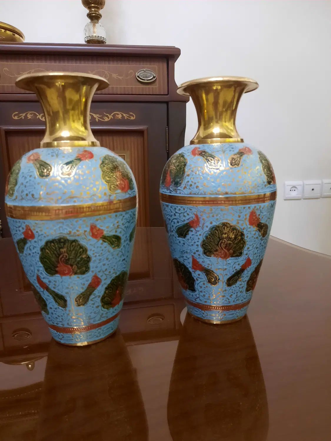 گلدان برنجی جفت باهم|صنایع دستی و سایر لوازم تزئینی|کرج, اصفهانی‌ها|دیوار