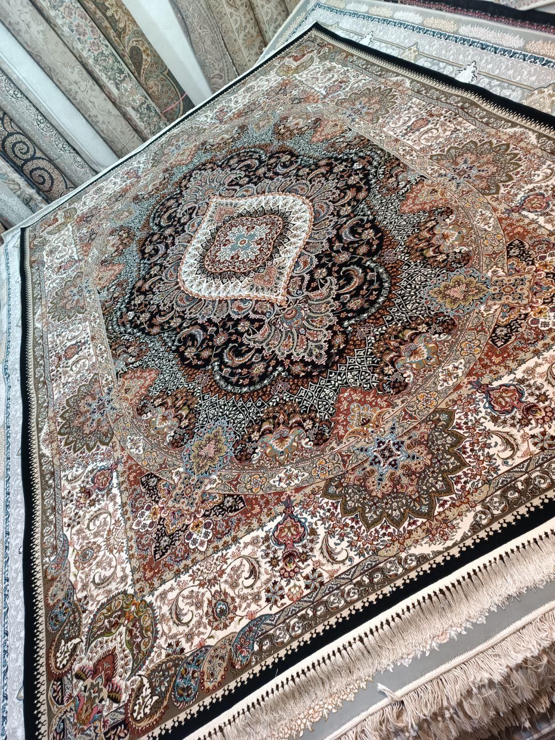 یک تخته ۹‌ متری تک ۷۰۰‌ شانه تراکم ۳۰۰۰|فرش|مشهد, شهید مطهری|دیوار