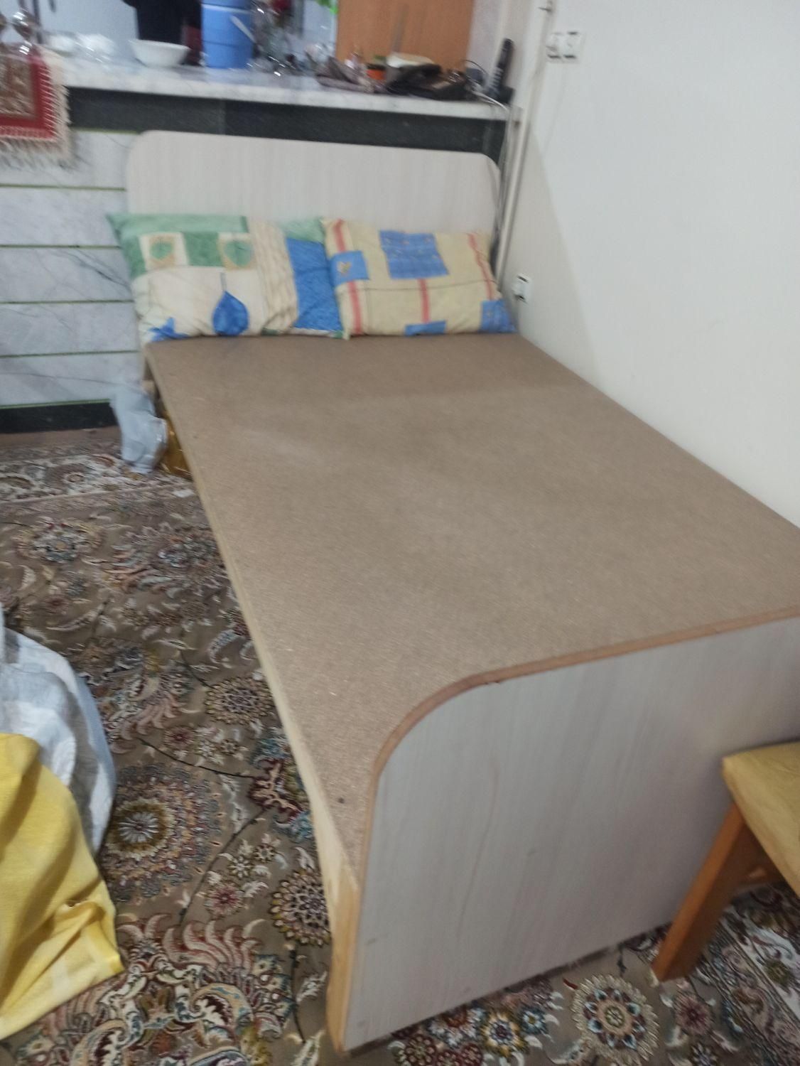 تخت چوبی ساده تکنفره|تخت و سرویس خواب|ابهر, |دیوار