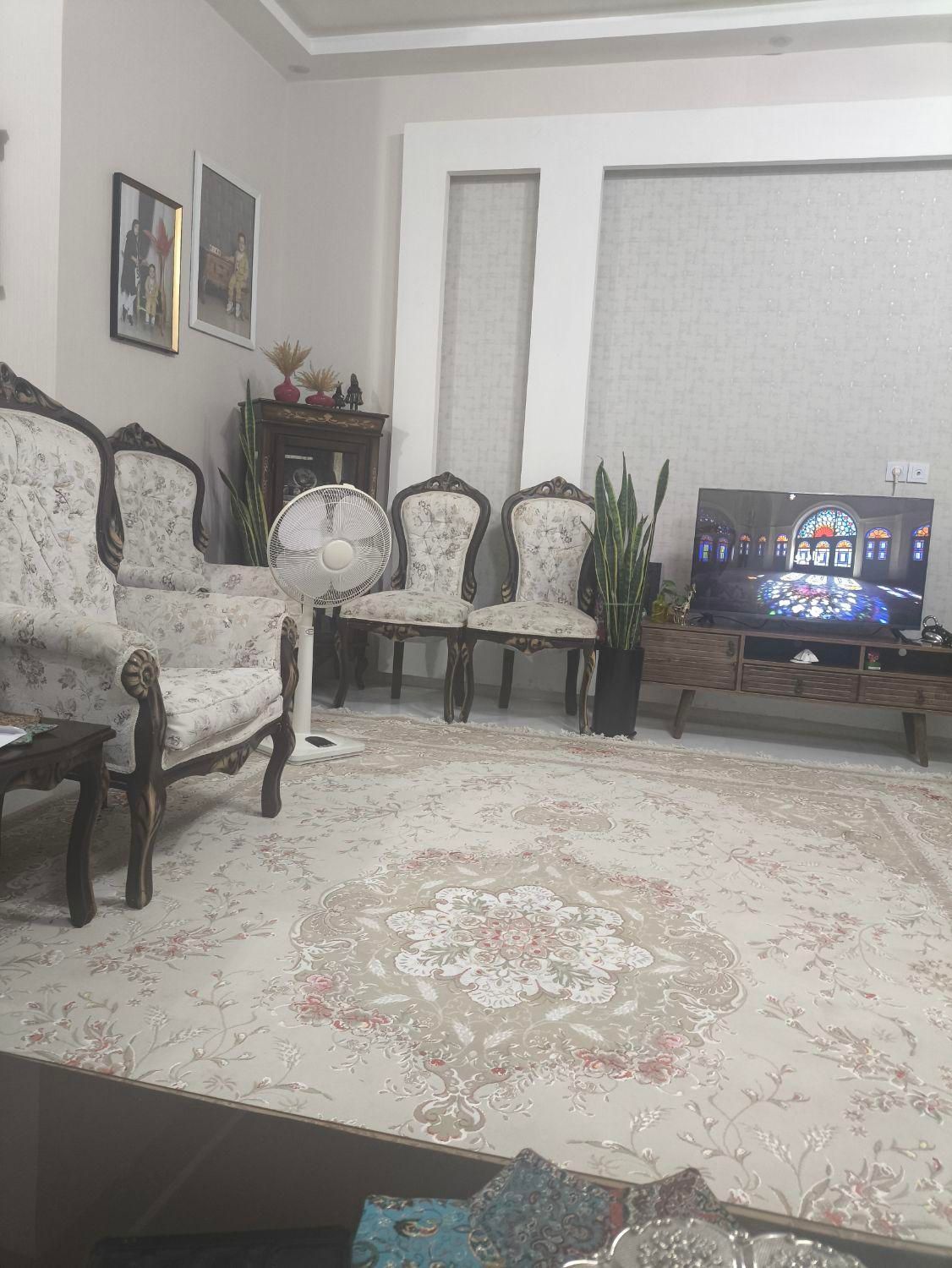 مبلمان کارکرده ولی بسیار تمیز|مبلمان خانگی و میز عسلی|تربت‌حیدریه, شهرک ولیعصر|دیوار