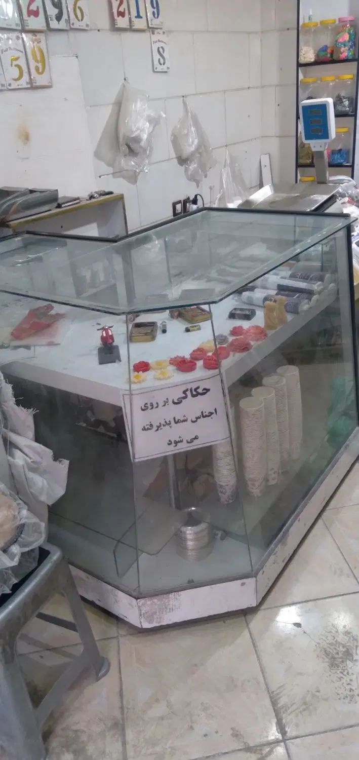 سه عدد ویترین دونه ای 700فوری|فعالیت داوطلبانه|مشهد, پنجتن|دیوار