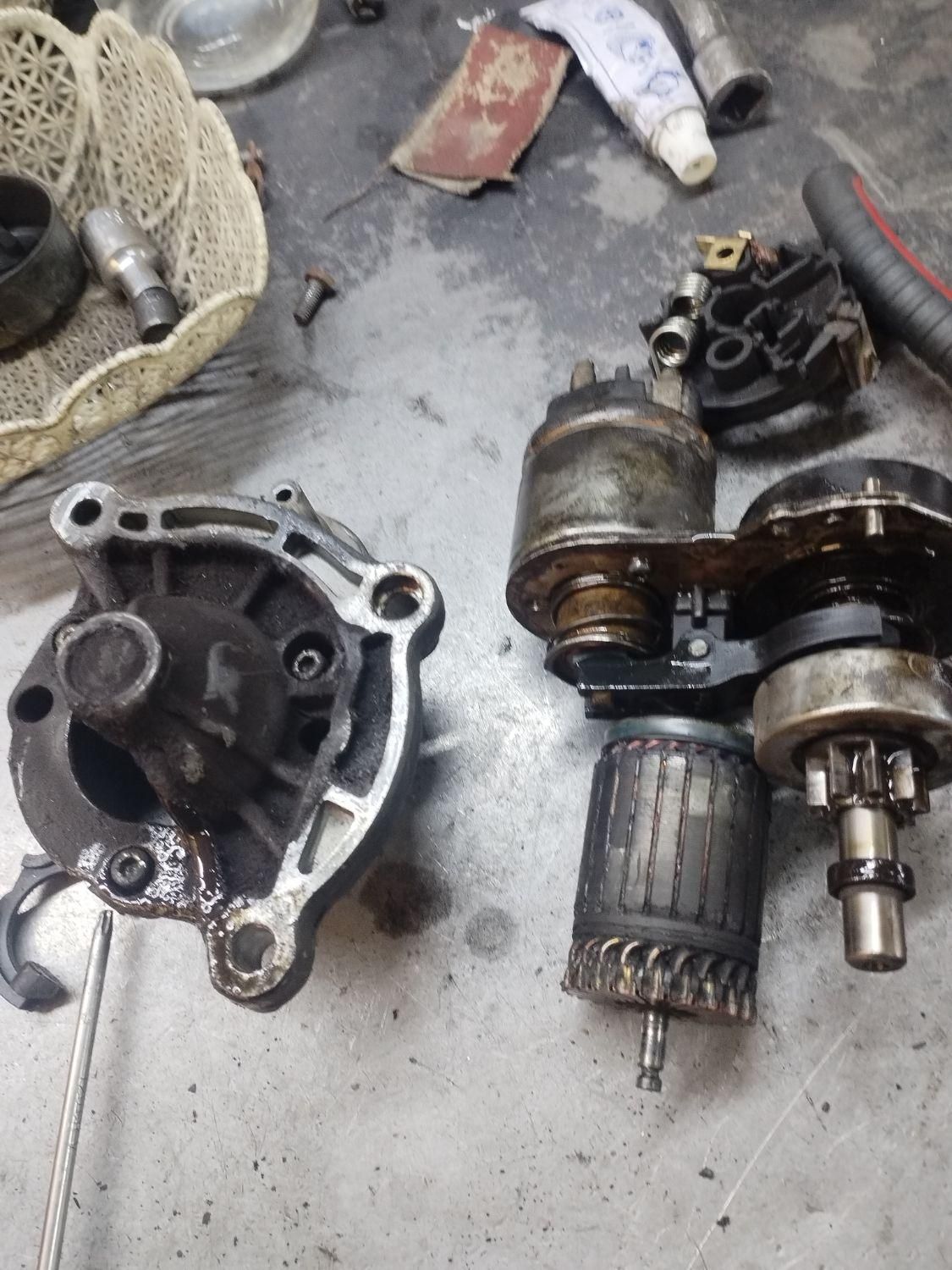 باطری سازی برق خودرو سجاد مغازه و سیاری|خدمات موتور و ماشین|یزد, |دیوار