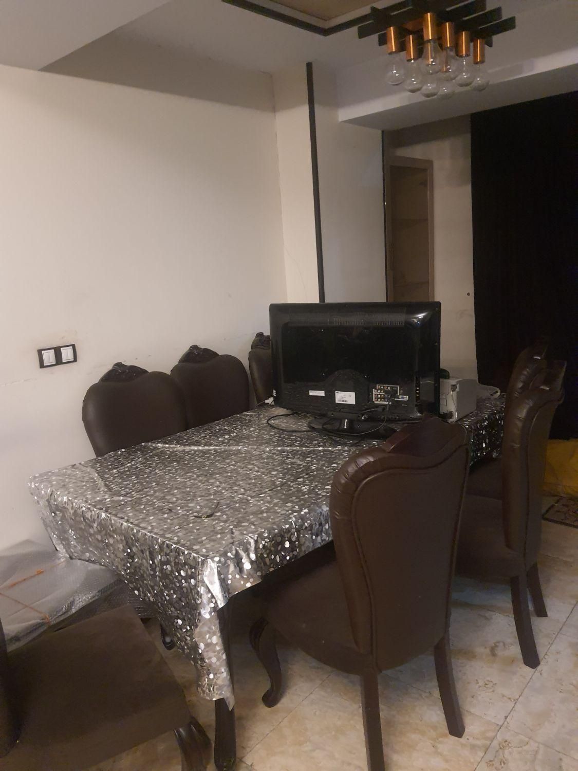 مبل و میز ناهارخوری بزرگ و راحت|مبلمان خانگی و میز عسلی|تهران, نیلوفر|دیوار