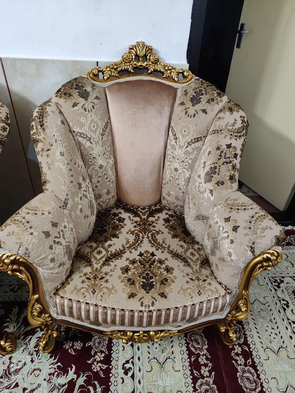 مبلمان سلطنتی اصل در حد نو همراه جلو مبلی و عسلی|مبلمان خانگی و میز عسلی|دامغان, |دیوار