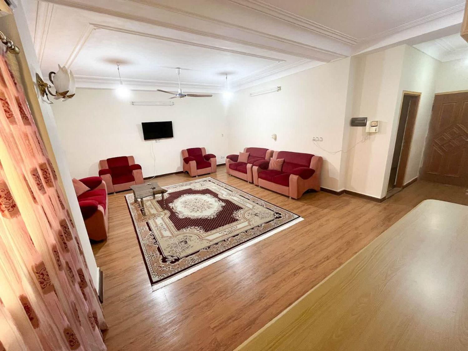 اجاره کوتاه مدت دو خواب با پارکینگ|اجارهٔ کوتاه‌مدت آپارتمان و سوئیت|قائم‌شهر, |دیوار