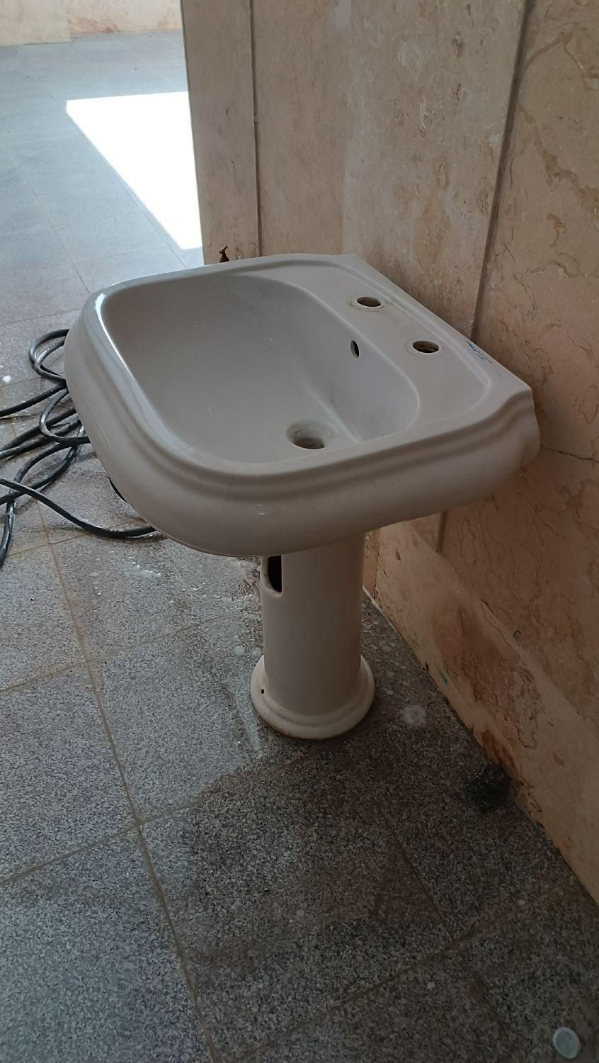 روشویی سرامیکی در حد نو و سالم|لوازم سرویس بهداشتی|صفادشت, |دیوار